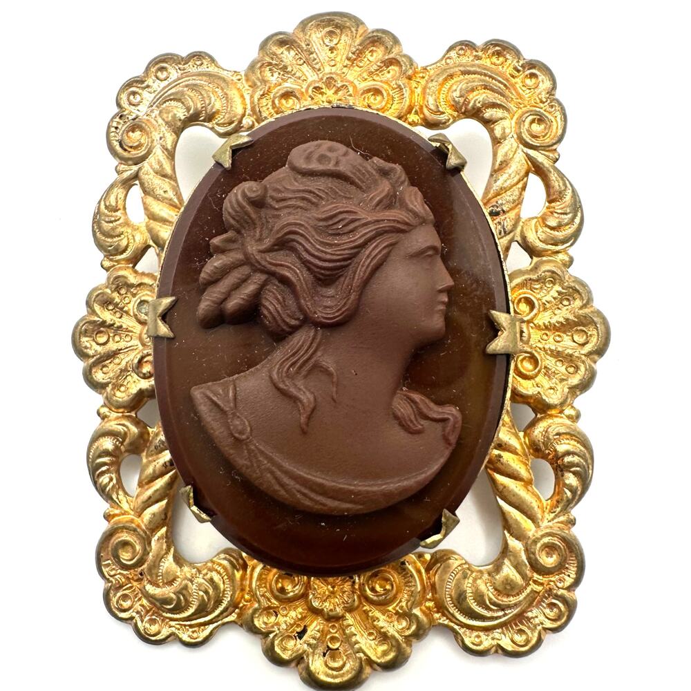 Antique vintage 1930s 1940s molded brown glass cameo gold tone brass brooch